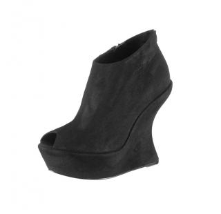 Marken-Peeptoe-Stiefelette schwarz