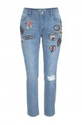 Marken-Boyfriendjeans hellblau