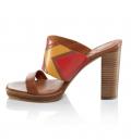 Marken-Pantolette cognac-bunt