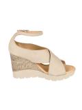 Marken-Veloursleder-Keilsandalette sand