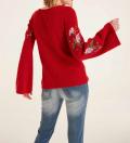 Pullover mit Stickerei rot